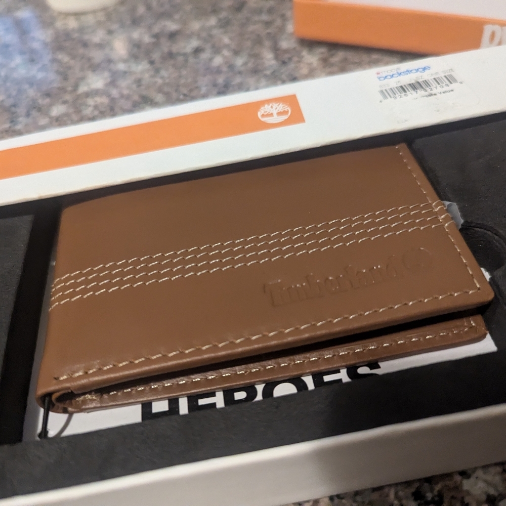 NEW TIMBERLAND WALLET AND  KEY FOB
